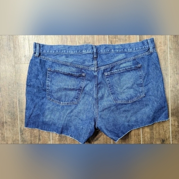 Like New High Waisted Old Navy Shorts Size 22 - Picture 5 of 7